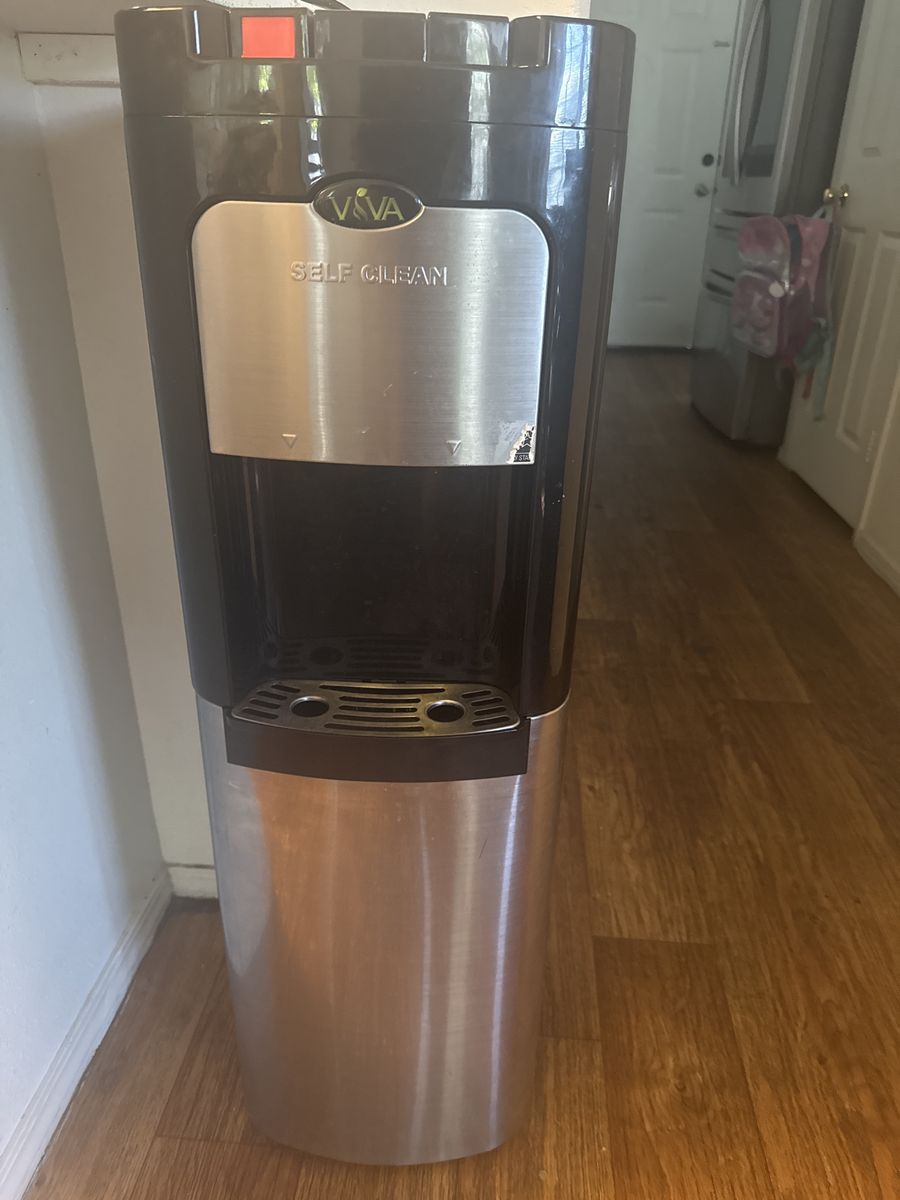 Water dispenser hot and cold
