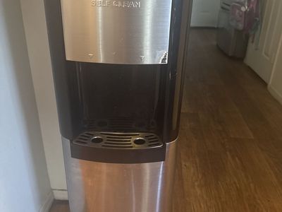 Water dispenser hot and cold