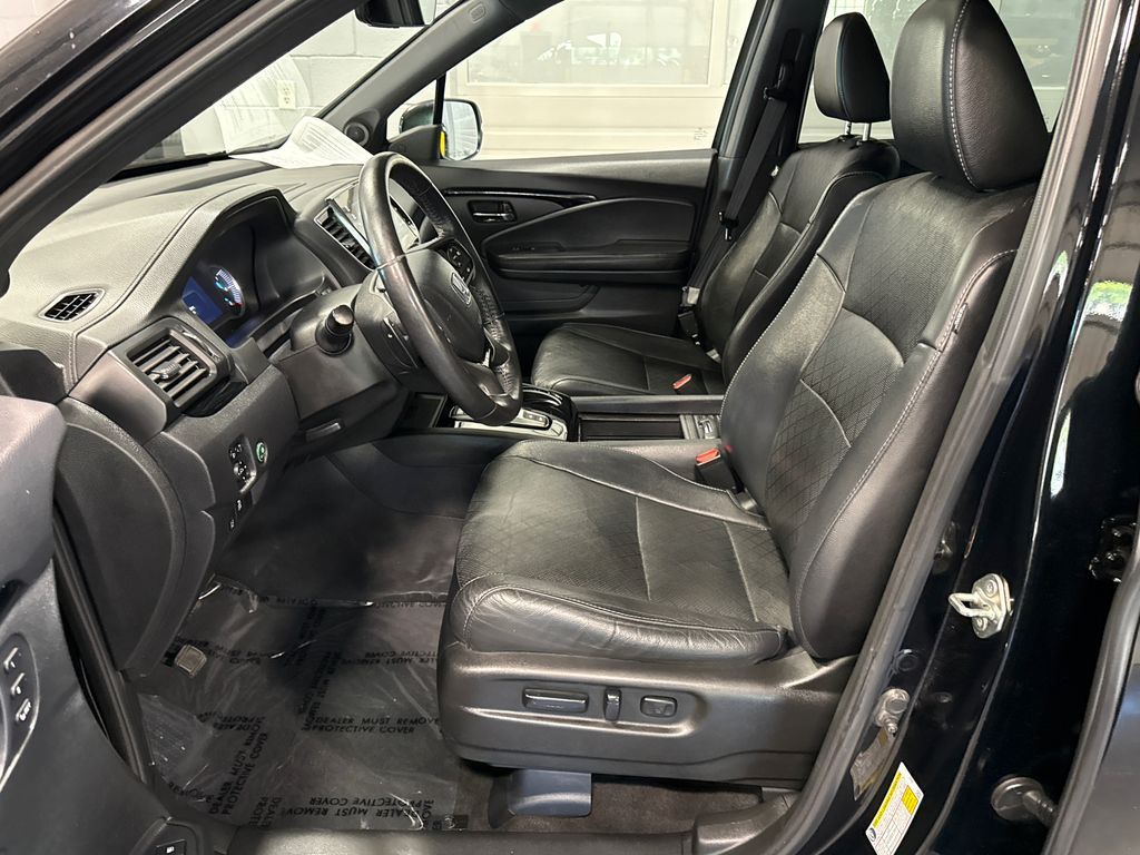Main image 6