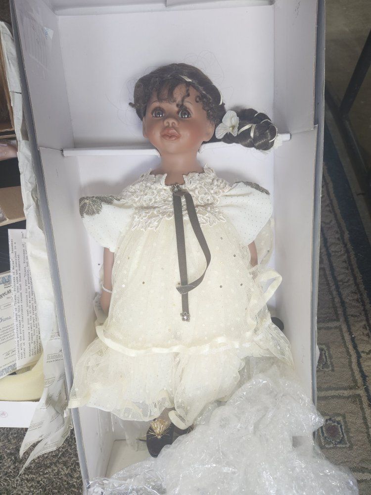 Mundia Collections Alyssa doll