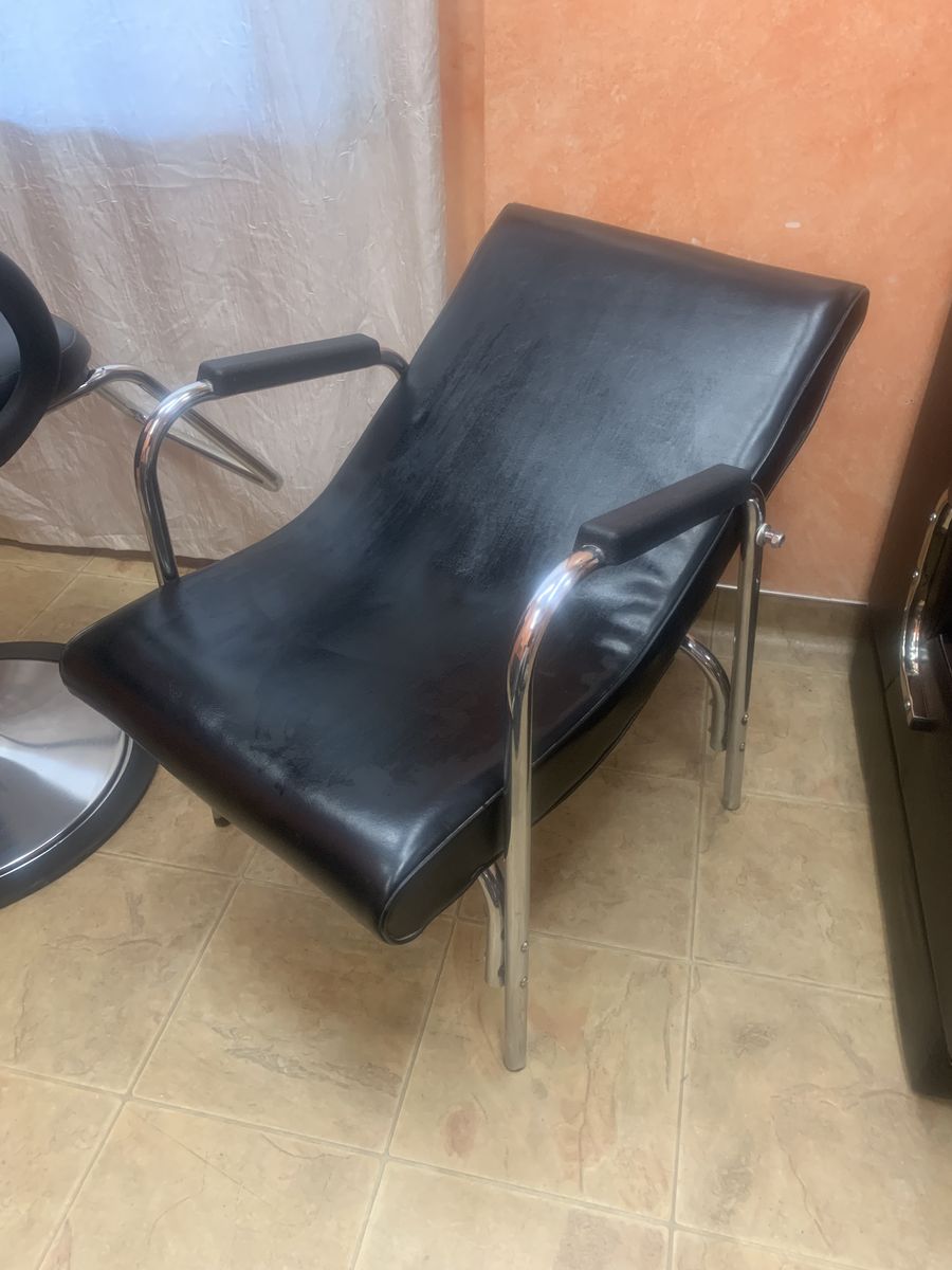 Salon Equipment: Cabinet Shampoo bowl and reclined chair