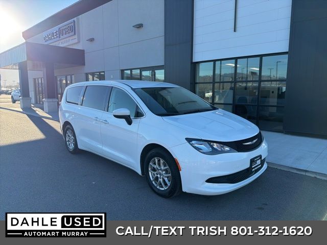 2022 Chrysler Voyager LX