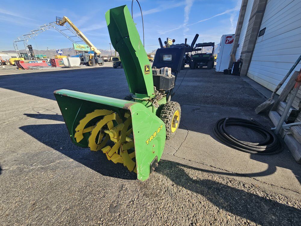JOHN DEERE DURABLE TRS27 SNOWBLOWER