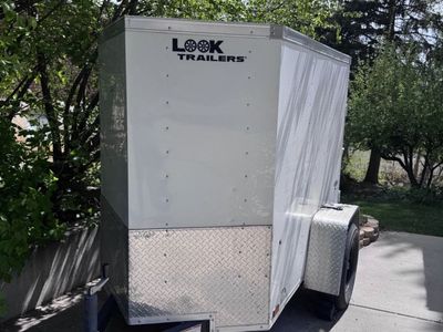Enclosed utility trailer - great condition - 4Wx6Lx5H