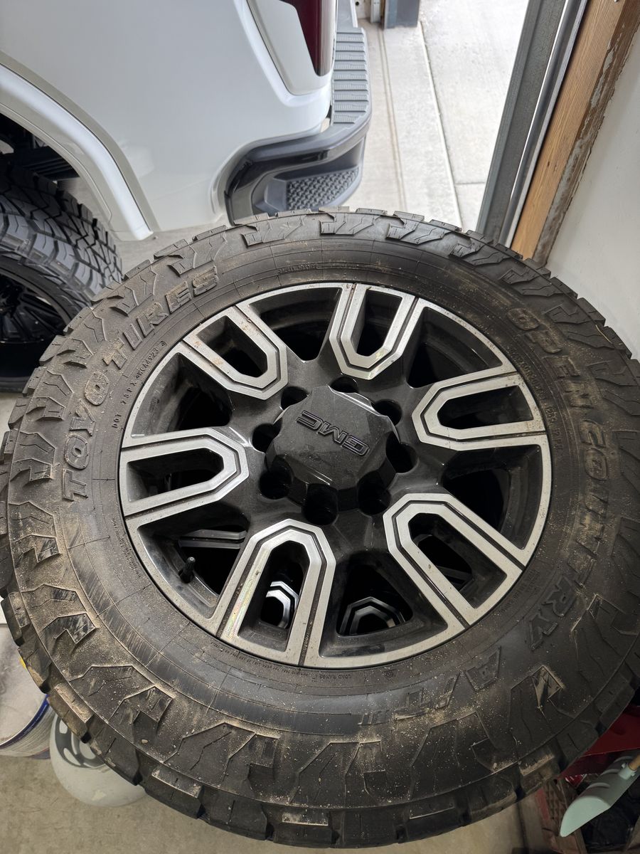 8x180 20” wheels 35x12.50R20 Toyo A/T