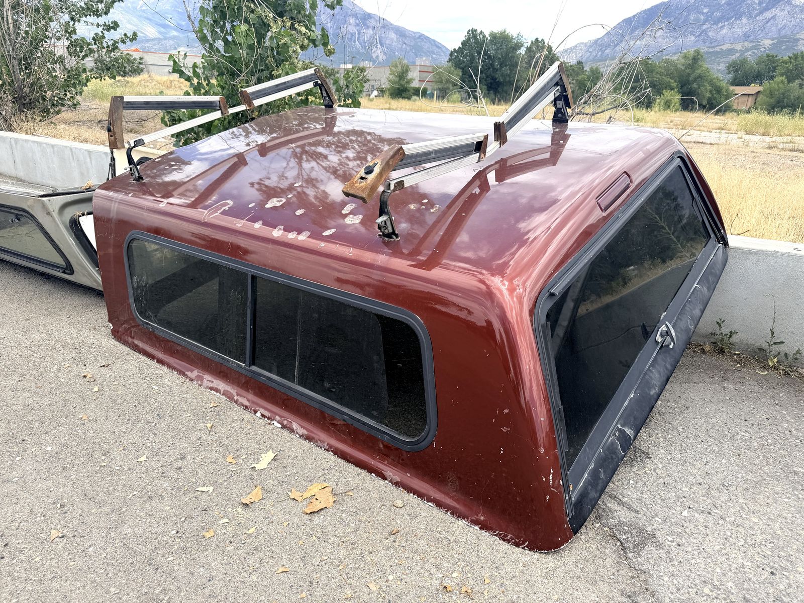 Free - 2007 - 2021 Toyota Tundra 6-1/2 foot bed truck top camper shell - Free
