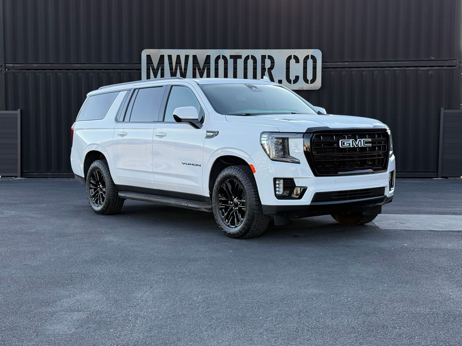 2023 GMC Yukon XL SLE