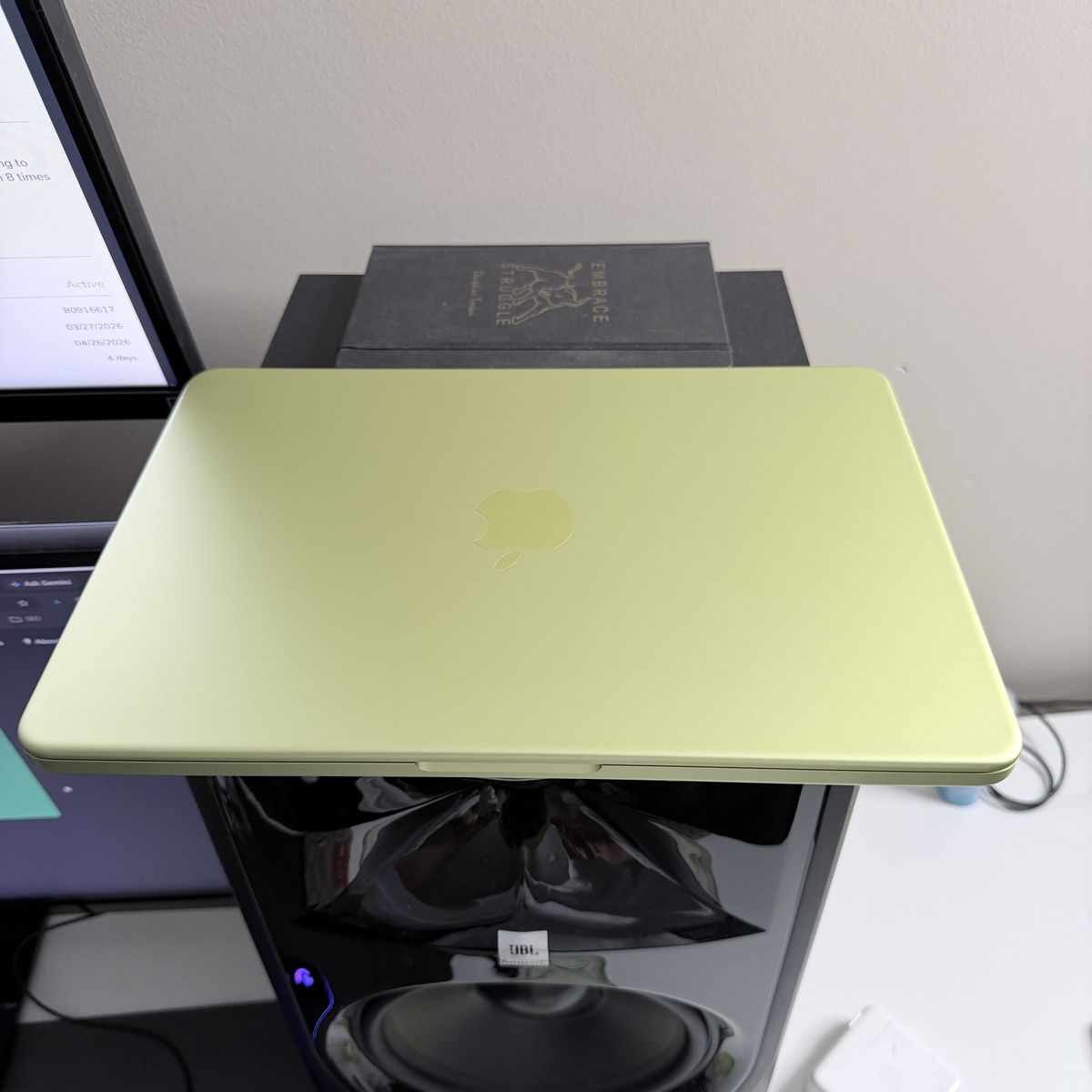 Macbook NEO 2025 13 inch laptop 256gb, 8gb ram, a18 pro