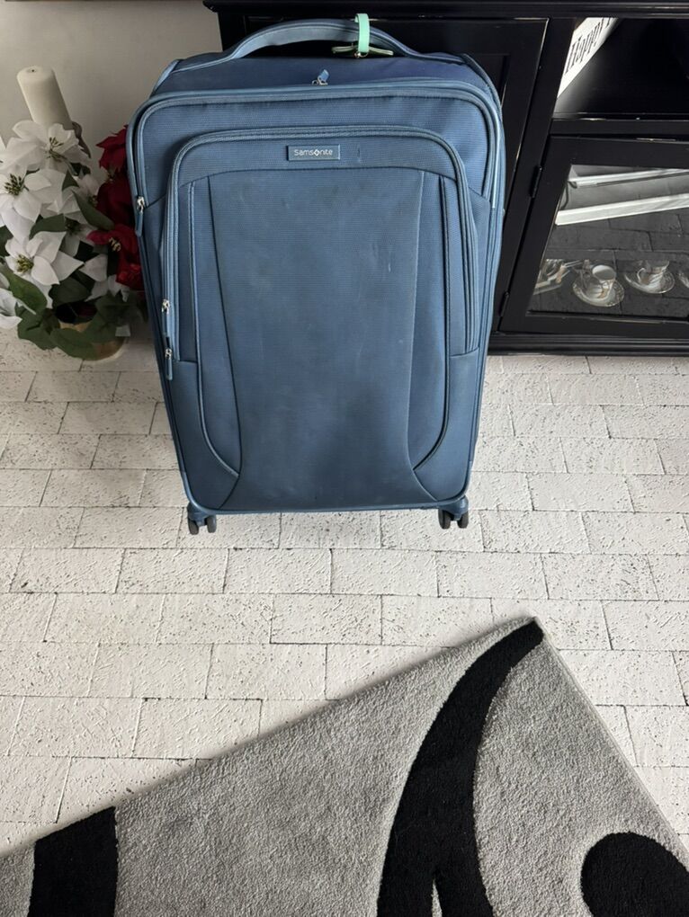 Samsonite Luggage Set (2-piece) - Great Conditio