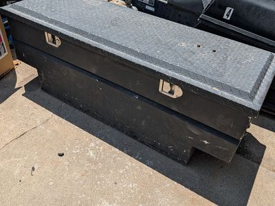 Truck tool box