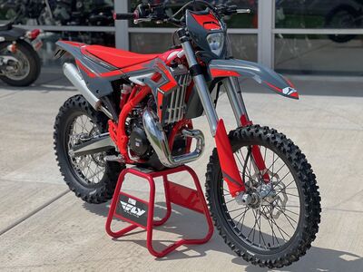 2025 BETA XTRAINER 250