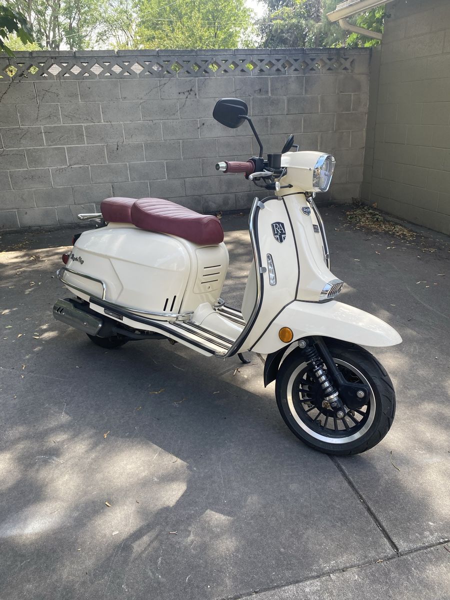 2020 Royal Alloy Grand Tourer 150cc motor scooter