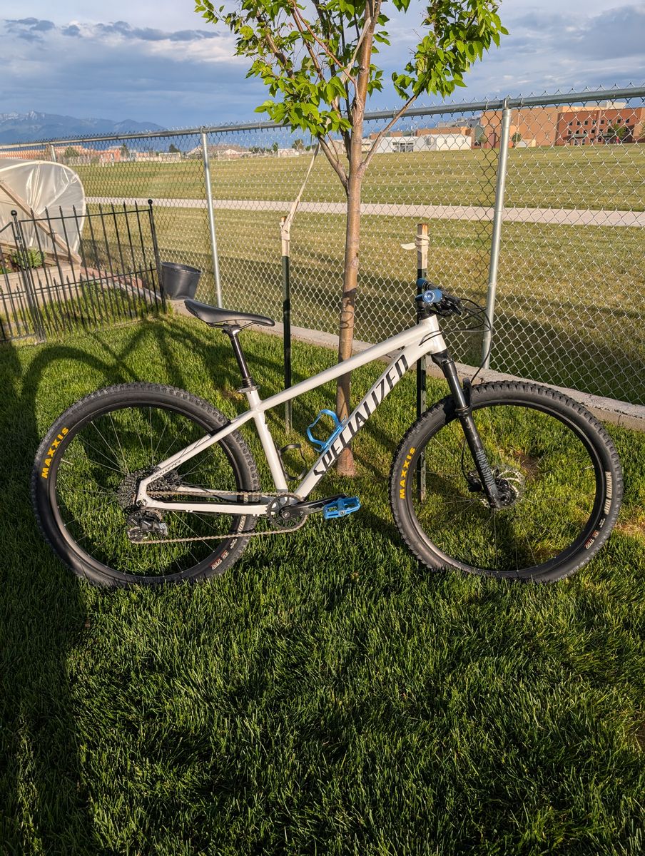 2023 Specialized Rockhopper Medium 27.5 – Upgraded RockShox, SRAM NX, Dropper Post, NICA