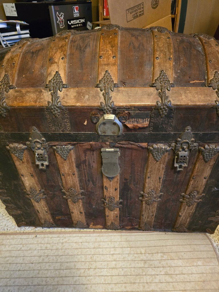 1800s Trunk