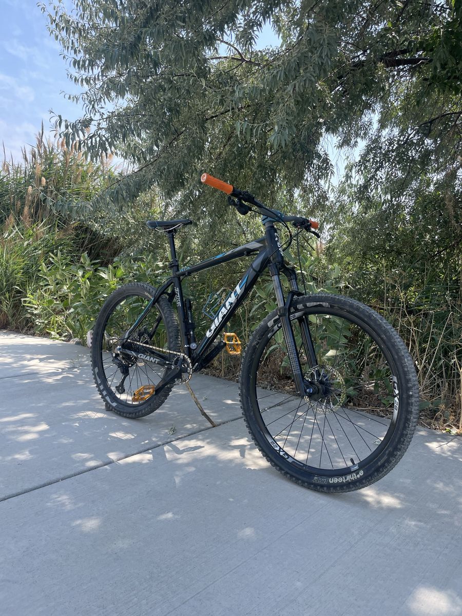Custom Upgraded Giant ATX 27.5 Mountain Bike / airfork, dropper, hydraulic brakes, 1x drivetrain, short stem, wide bars, etc.