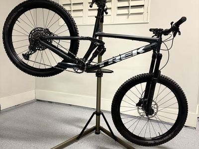 Trek Remedy 8 Mountain Bike
