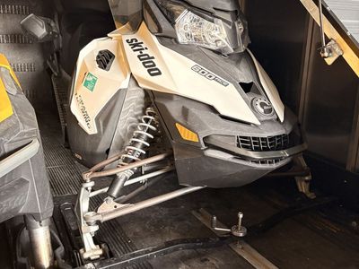 2017 Ski-Doo Grand Touring