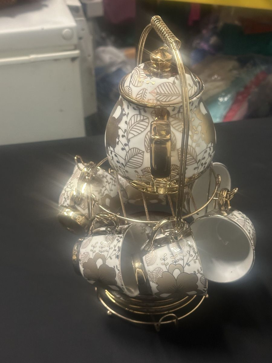 Elegant Porcelain Tea Set - Gold Floral Design, 6 Cups & Teapot with Display Rack