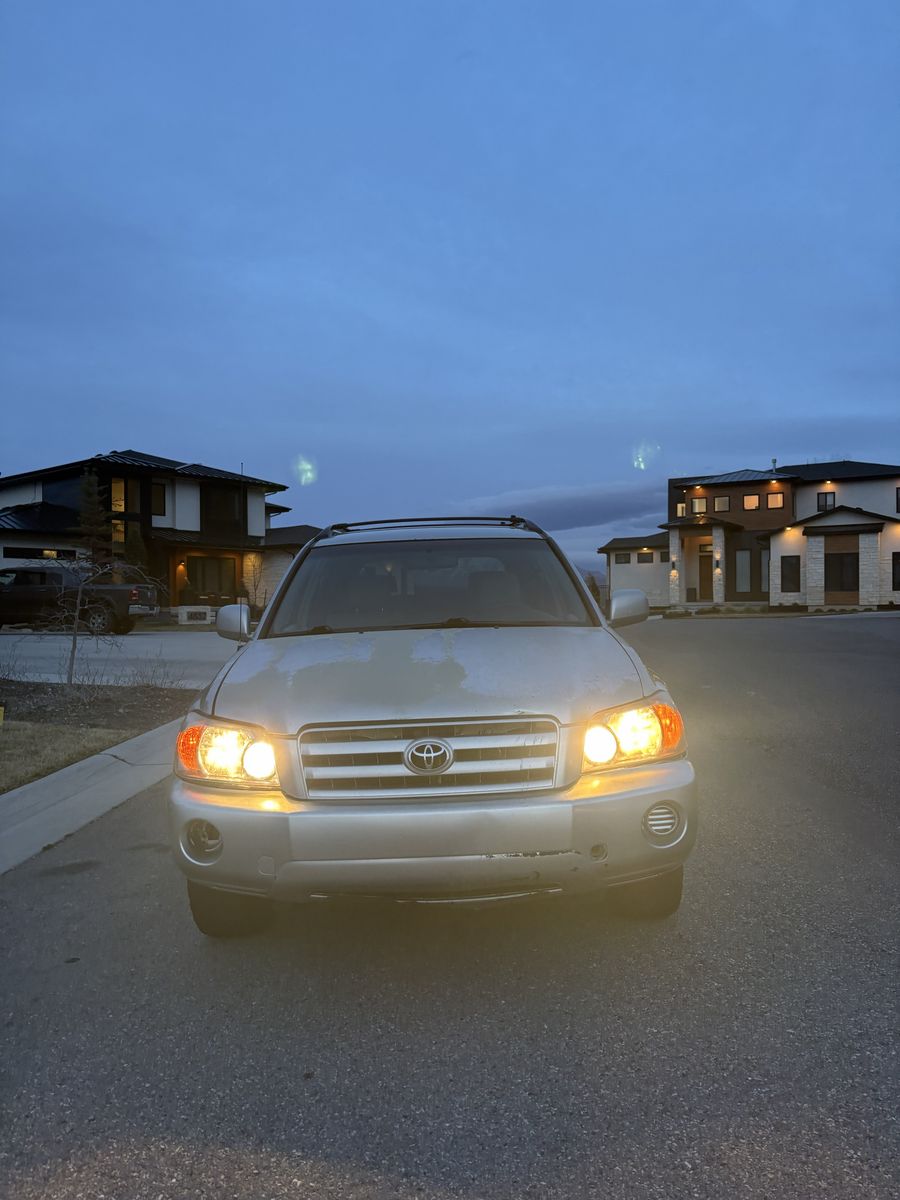 2004 TOYOTA HIGHLANDER Limited
