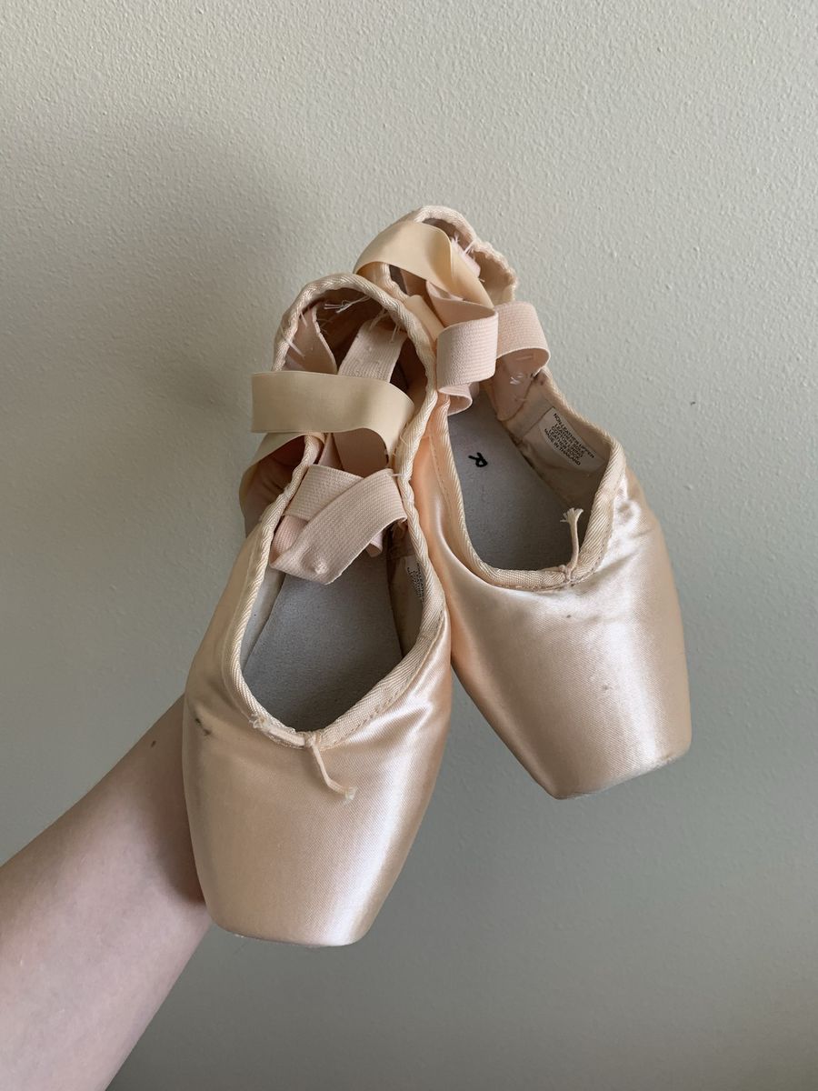 Pointe Shoes- Size 7.5