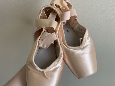 Pointe Shoes- Size 7.5