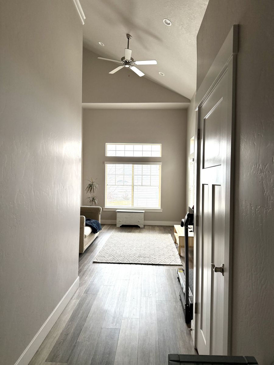 Main image 3