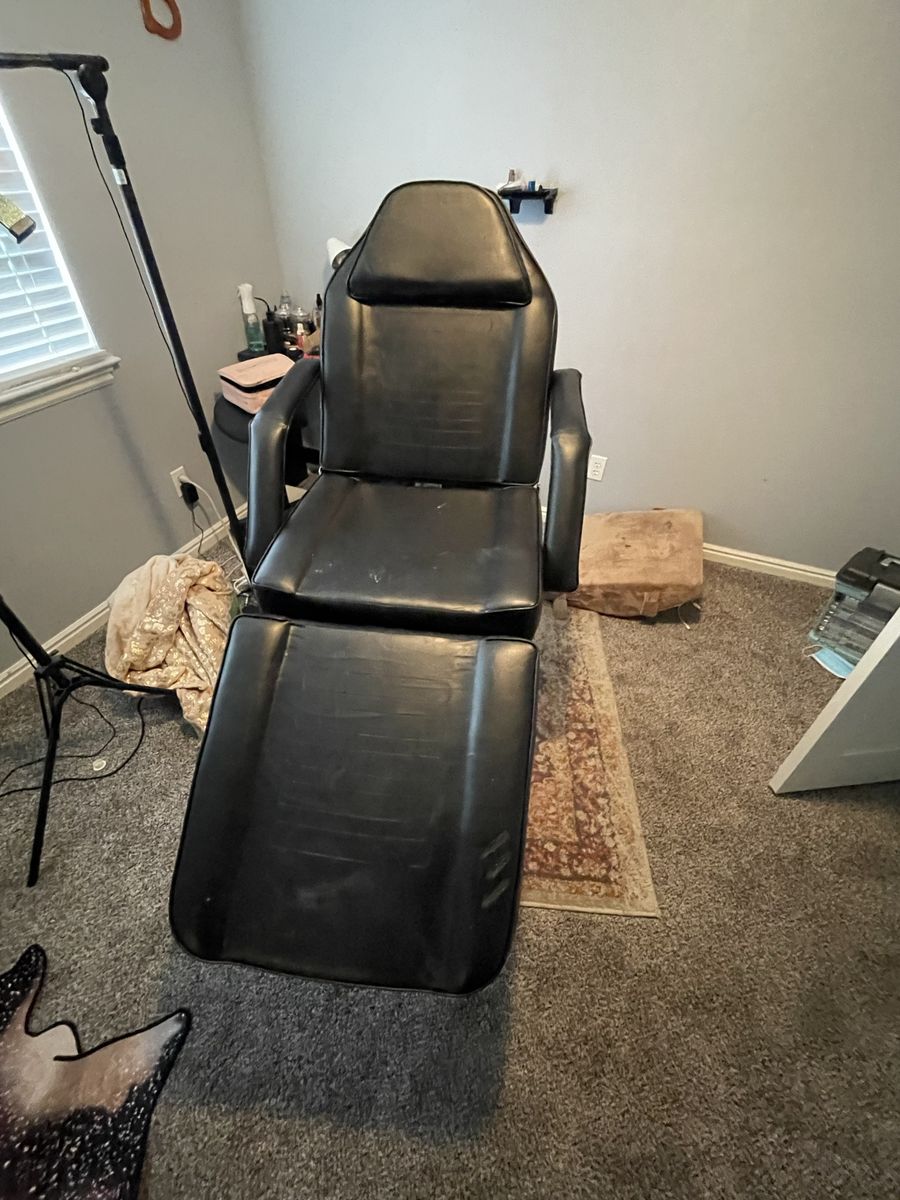 Black Adjustable Salon Chair Bed for Tattoos, Lashes, or Esthetic