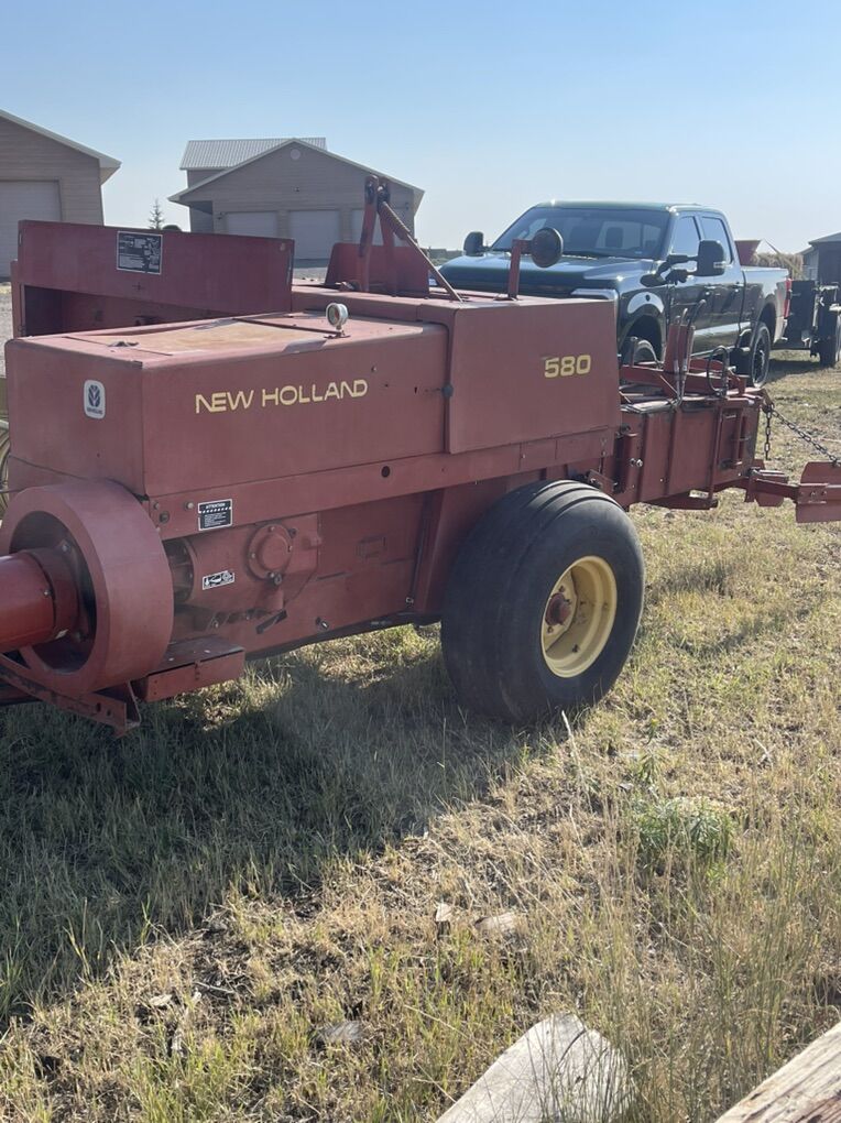 New Holland 580 Baler