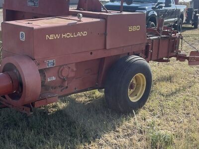 New Holland 580 Baler