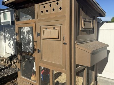 Chicken Coop W/ Run Built in - Automatic Open and Close Door - 7’ x 4 1/2’ - 3 Nesting Boxes - Tall Ceiling