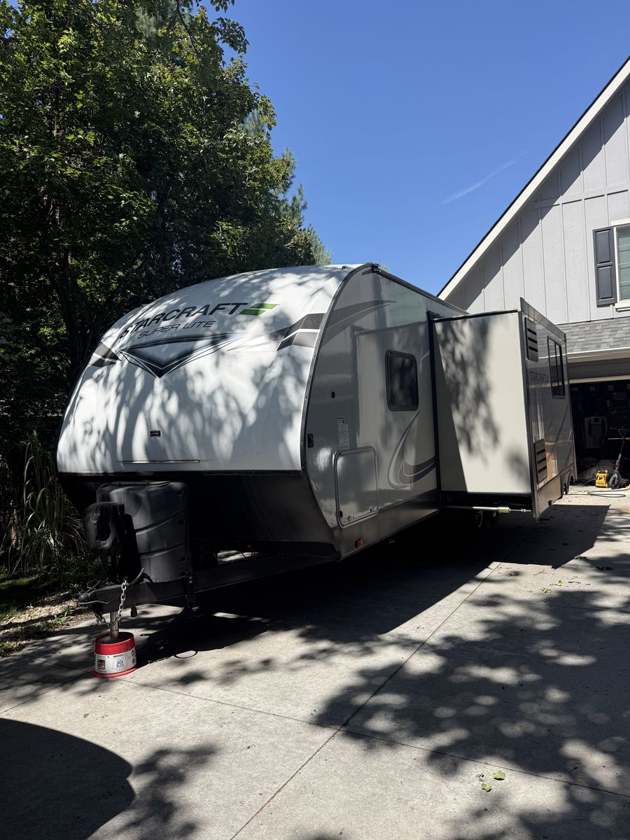 2021 Starcraft Super Lite 241BH – Bunkhouse – Excellent Condition – $22,900