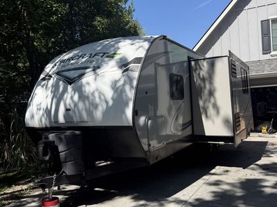 2021 Starcraft Super Lite 241BH – Bunkhouse – Excellent Condition – $22,900
