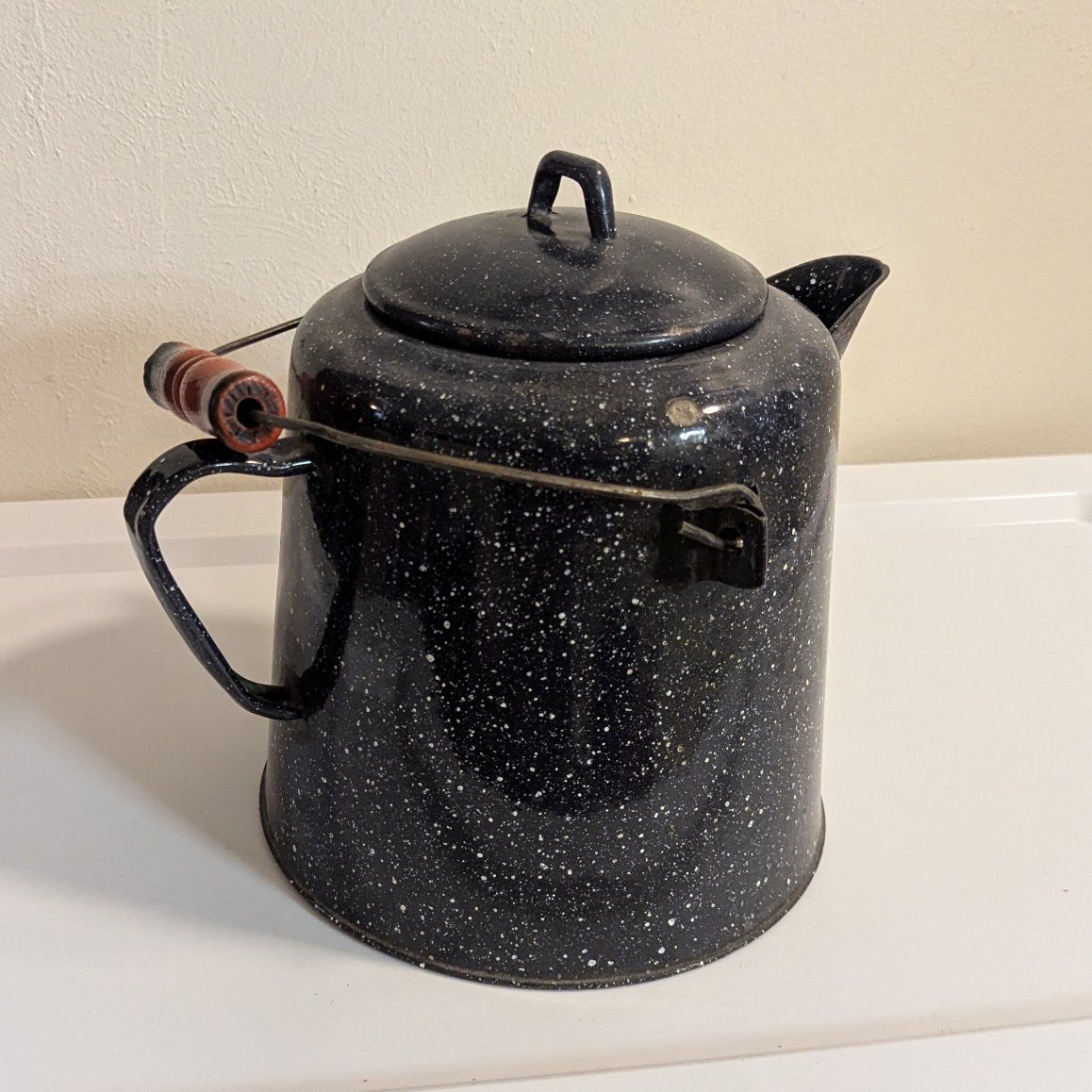 Lg vintageGraniteware blue speckled kettle
