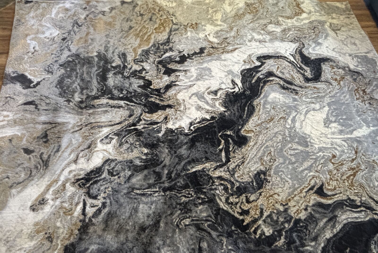 NEW--6X9 FT RUG BY LUXE WEAVERS