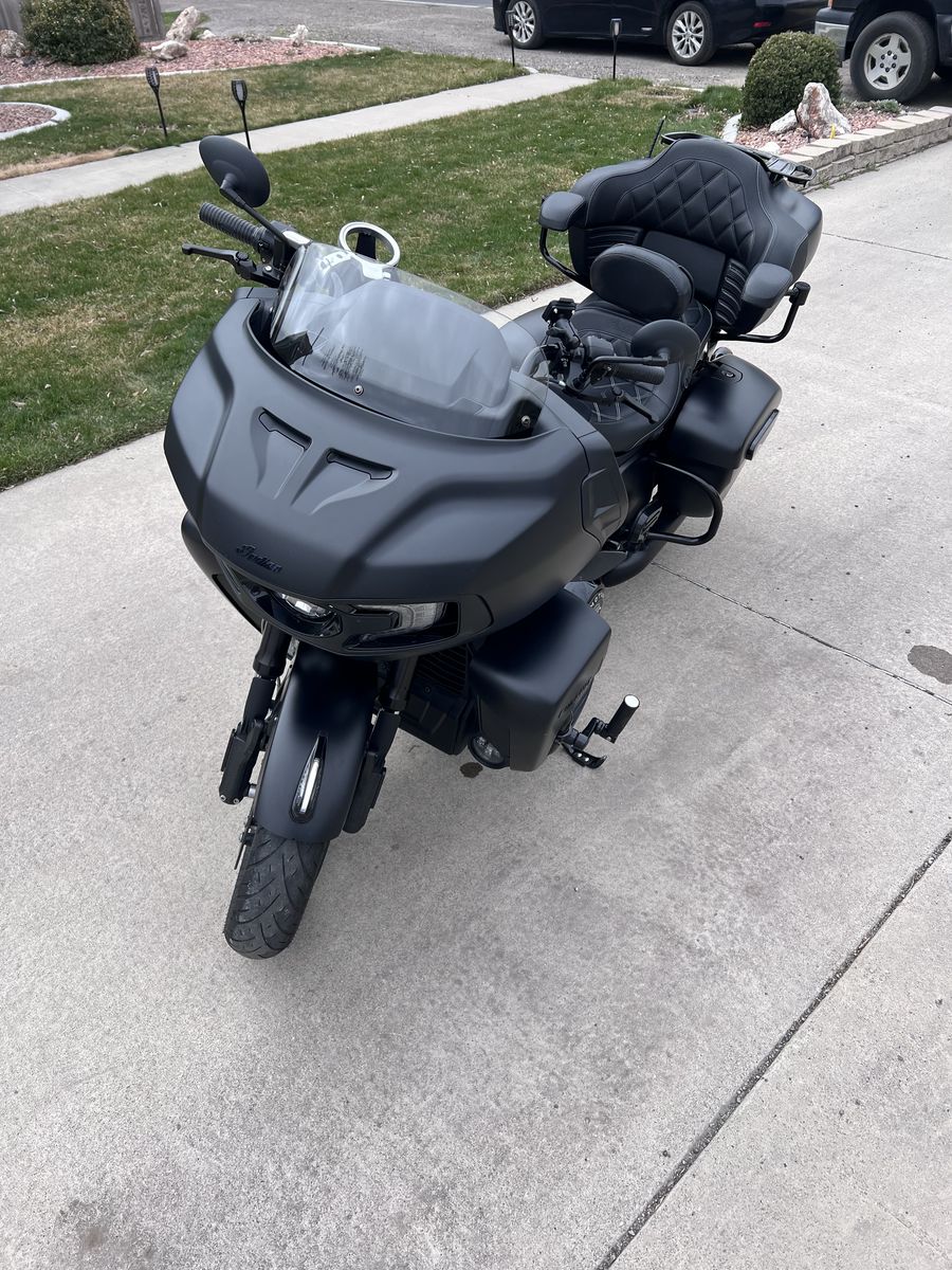 Indian Pursuit Limited Premium Dark Horse 2023