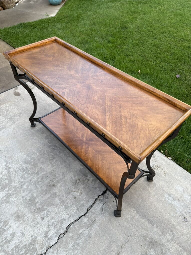 Entryway/Accent table with a wood top Studded Deco