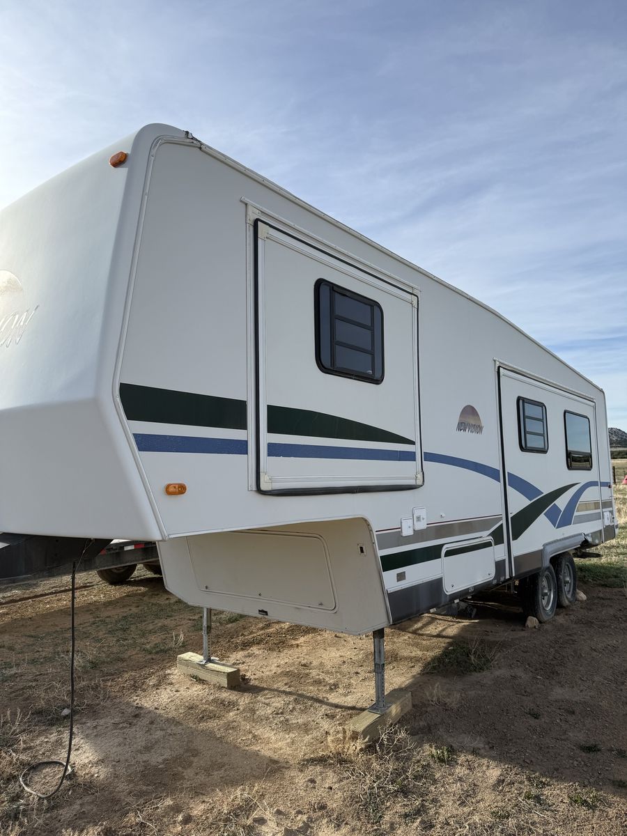 1999 Sportsman New Vision 30 ft 5th Wheel Travel Trailer