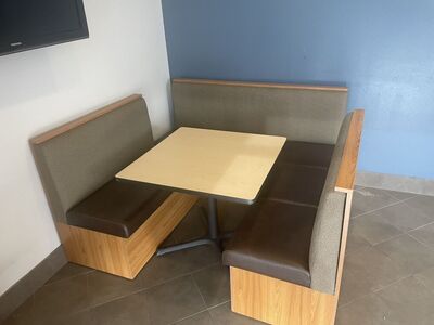 booths W Table