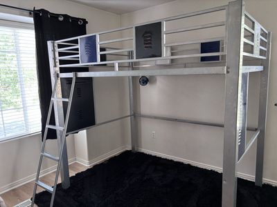 Full size loft bed