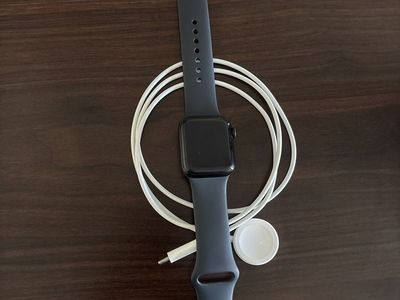 Apple Watch SE 2nd Generation 44mm with Sport Band and Charger