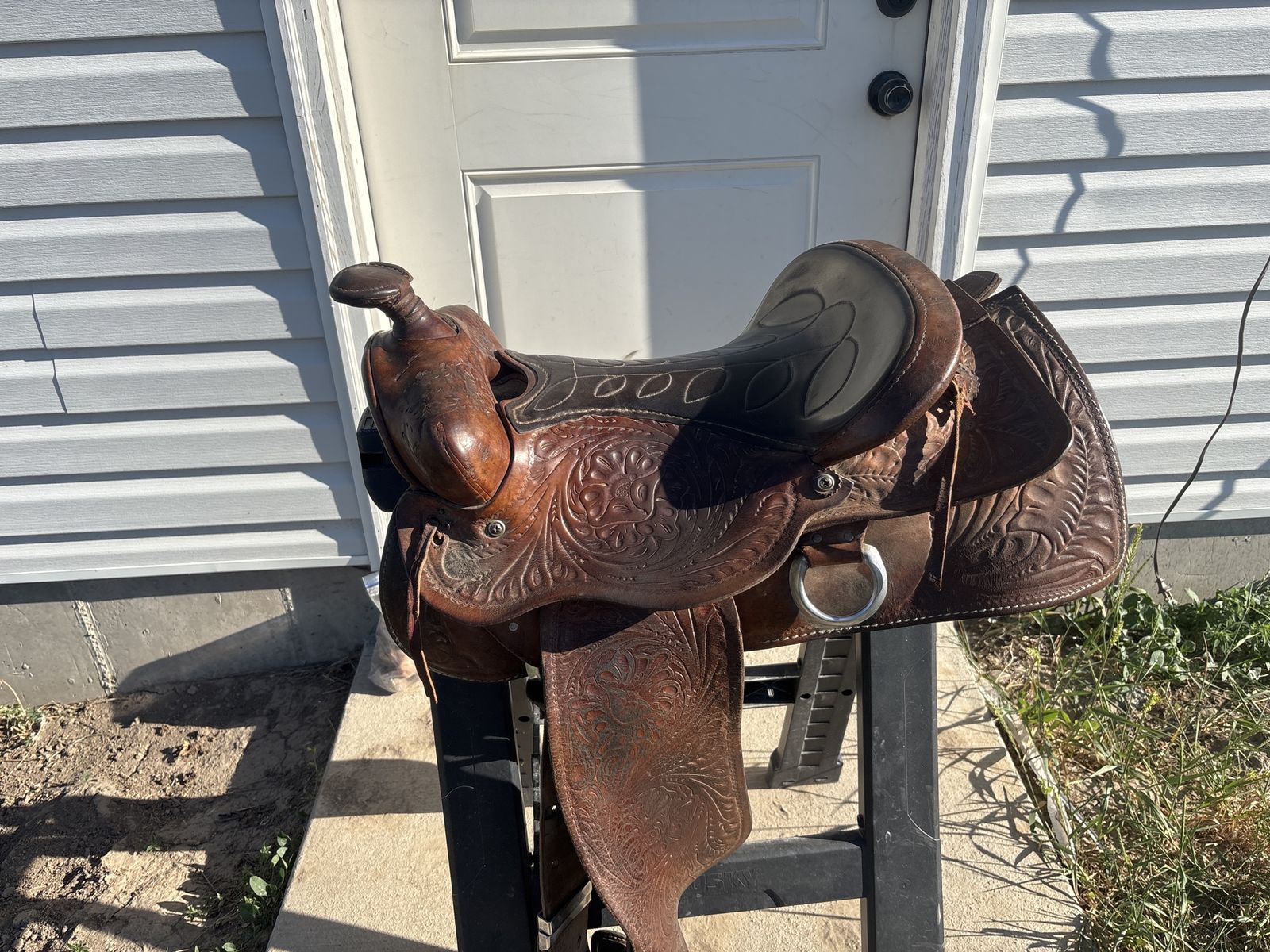 Used ranch / roping saddle