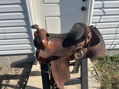 Used ranch / roping saddle