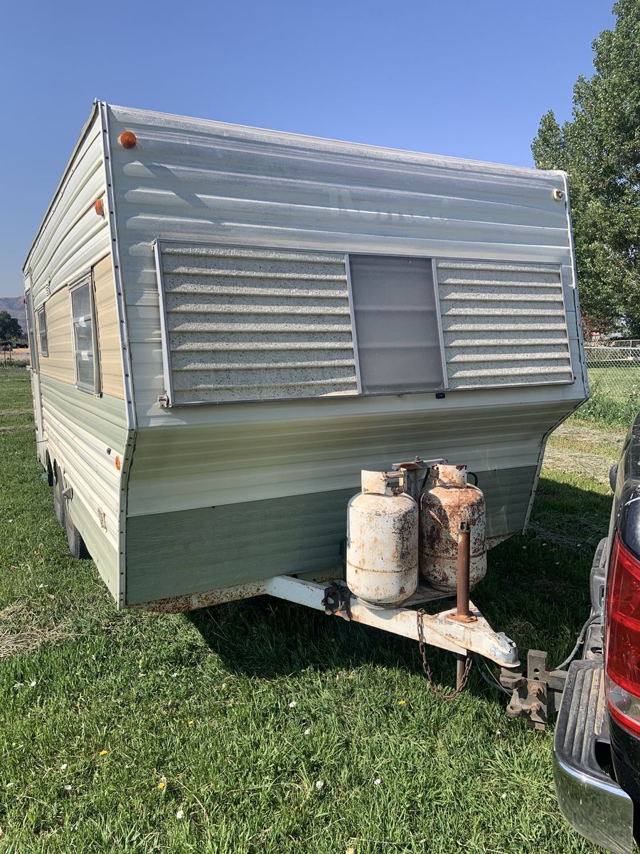 Nomad 18' Camp Trailer