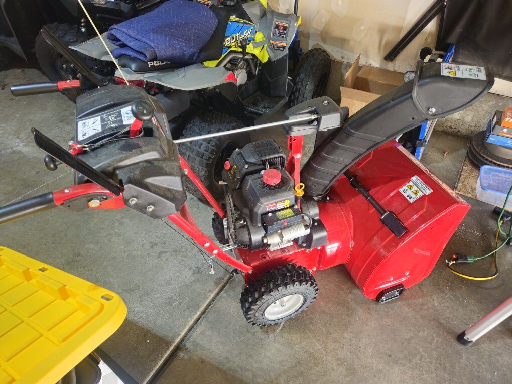 Troy Built Storm 2420 Snow Blower