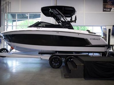 2025 Cobalt R6 SURF Boats