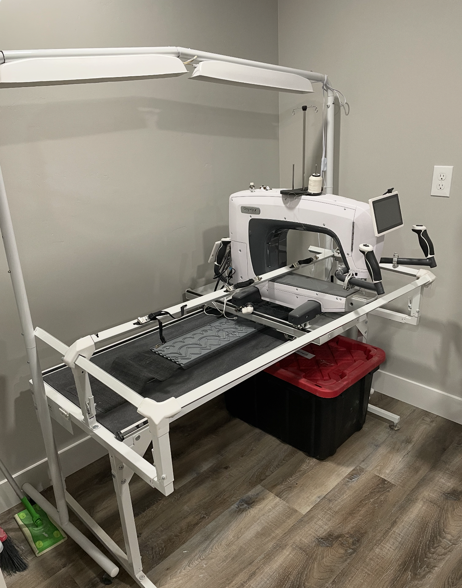 Grace Qnique X Elite Longarm Quilting Machine with Frame and Lighting Like New