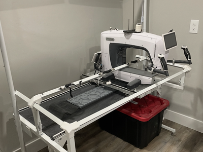 Grace Qnique X Elite Longarm Quilting Machine with Frame and Lighting Like New