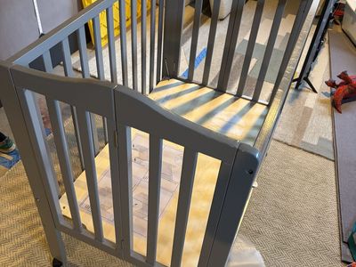 Mini Crib, foldable W/matress