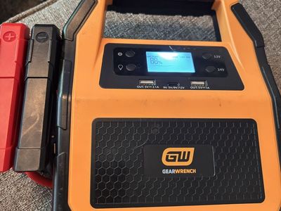 GEARWRENCH Portable Power Station Jump Starter 12V/24V 88% Battery USB Ports
