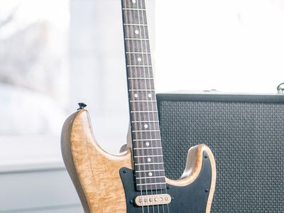 Stratos - Fig Custom Guitars Stratocaster Style Flame Maple & Ash